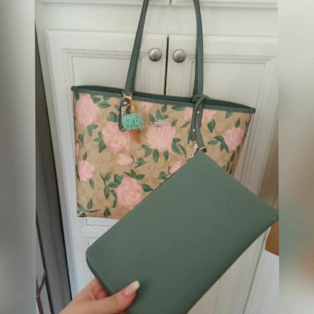 Coach Purse Wallet Wristlet & Charm Set Floral